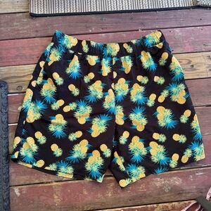Vibrant Pineapple Print Men's Swim Trunks